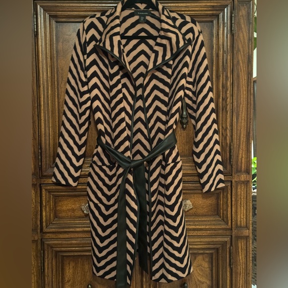 🆕 Tahari Open Belted Cardigan Jacket Black Brown Chevron Pattern Size Medium - Picture 6 of 17
